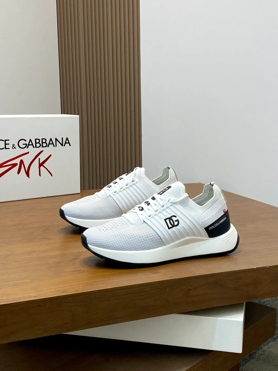 Men's Men's Shoes 💰700••New arrivals••Dolce&Gabbana••DG✔️High-end men's sports•casual shoes. Original goods from top counters. Original imported cowhide, multi-material splicing design ➕Imported cowhide lining, cowhide feet ➕Original TPR elastic outsole.  Size: 39-44 (38, 45 customized)